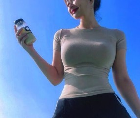 怀孕初期大便有点淡红色的白带（怀孕初期大便是红色的正常吗）